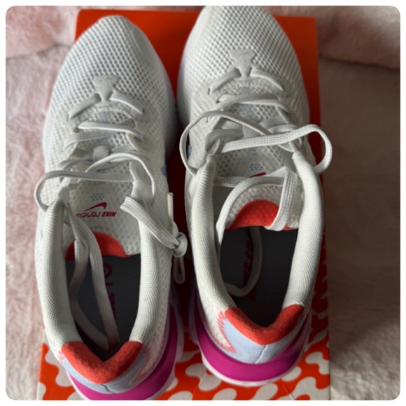Nike RENEW RUN RUNNING SHOES SIZE 7 1/2 NWT - Picture 11 of 14
